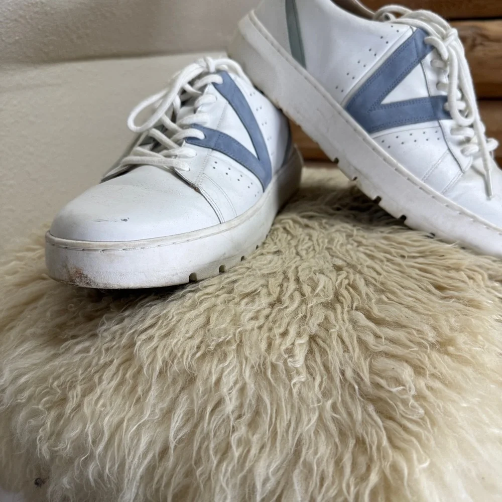 VIONIC Women’s White Sneakers with Blue, Lavender and Gray Accents. Size 10